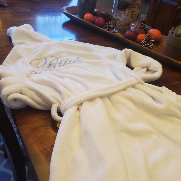 Bride Robe - Picture 2 of 5